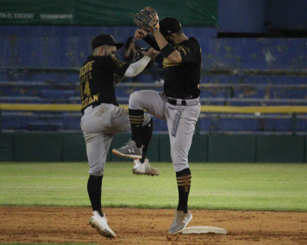 En Tabasco, Leones hicieron ver mal a Salas y trabajar más a Oramas